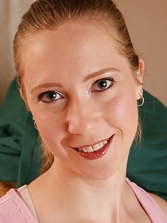 Scarlett Mature Hairy Pussy Lick