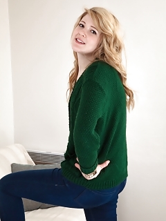 Dianne Hairy Pussy Close Up