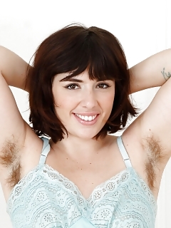 Simone Hairy Wet Pictures