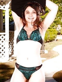 Amy British Hairy Pussy