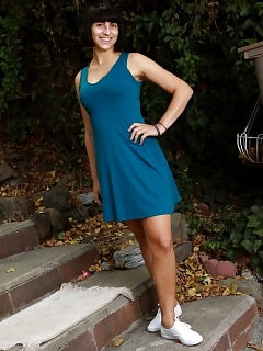 Zooey Hairy Stomachs