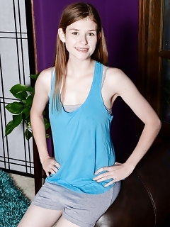 Lara Brookes Girls With Hairy Pussies