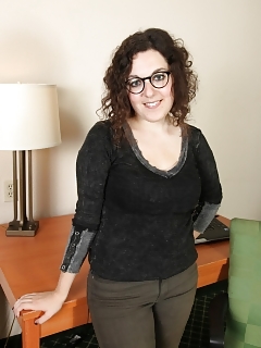 Tamar Hairy Mature Black Pussy