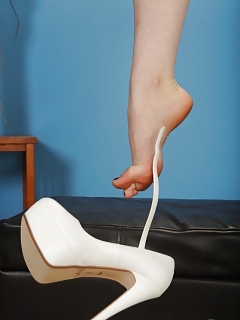 Eleanor Nude Hairy Pussy Pics