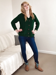 Dianne Hairy Pussy Close Up